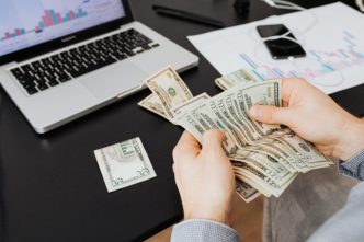 can visitor visa open bank account in Australia | Unique Education and Migration